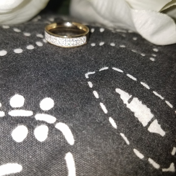 Ring - Picture 2 of 4